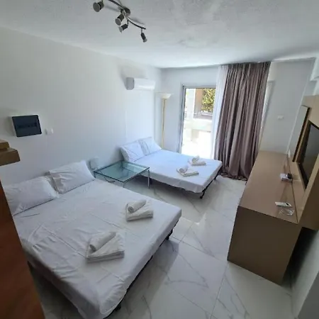 Fotoxenia Luxury Apts * Paralímni